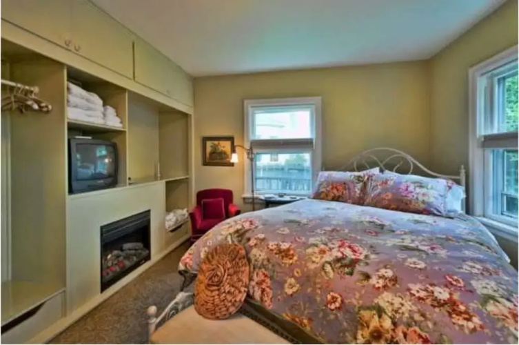The Maxwell House Bed and Breakfast