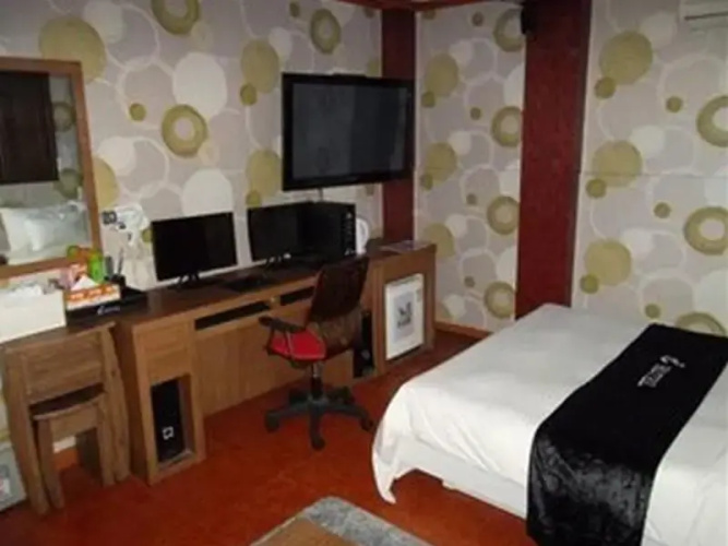 I Hotel