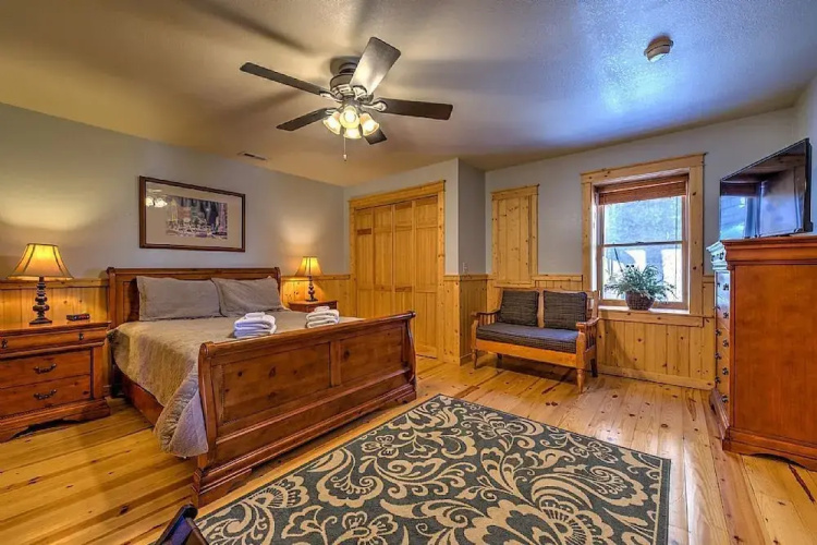 Hide-A-Way Cabin - 4 Br Cabin