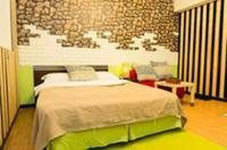 Meow Meow Hostel