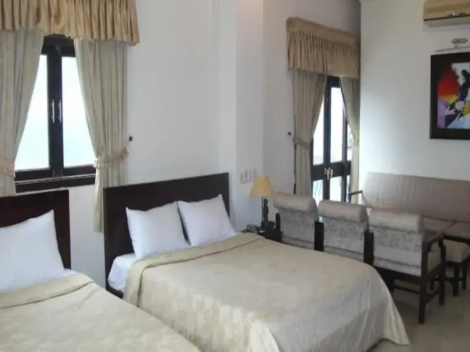 Y Van Hotel