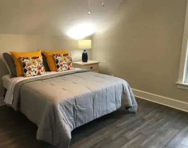 99 Steps - 3 Br Home