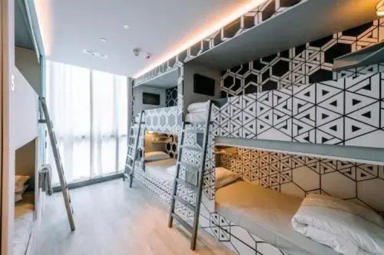 Mojo Nomad Central - Community - Hostel