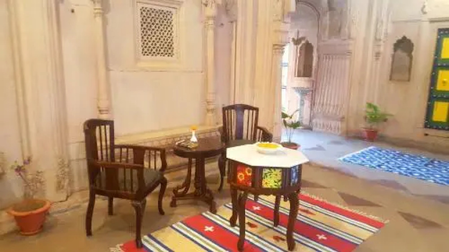 Mahalkhas Palace