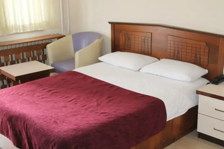 Nahi̇ta Hotel