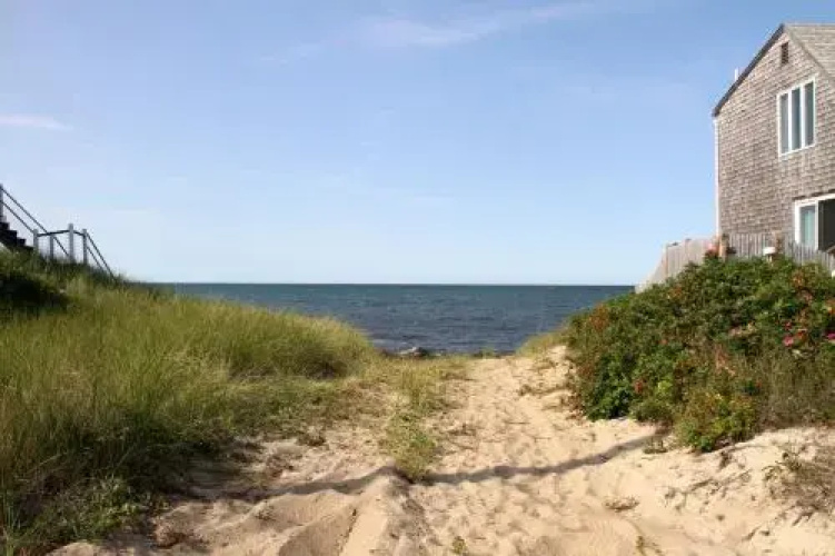 361 Shore Rd House - 3 Br home by RedAwning