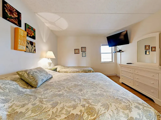 4400 Gulf Blvd Condo Unit 208