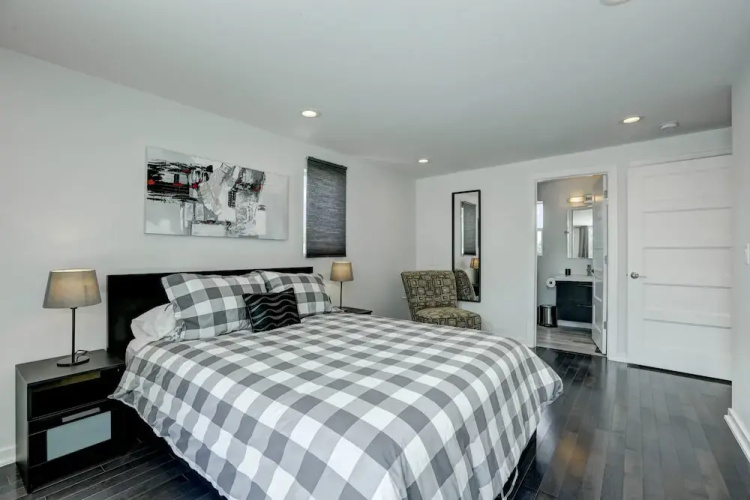 Built in 2017 Luxurious 4 BR home in DT