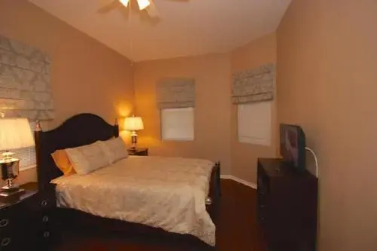 200 Harborview Grande