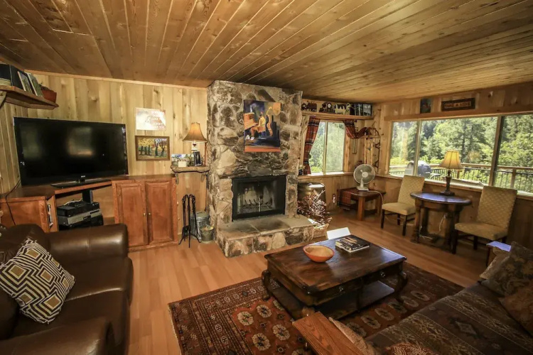 Aspen Chalet - 3 Br home by RedAwning