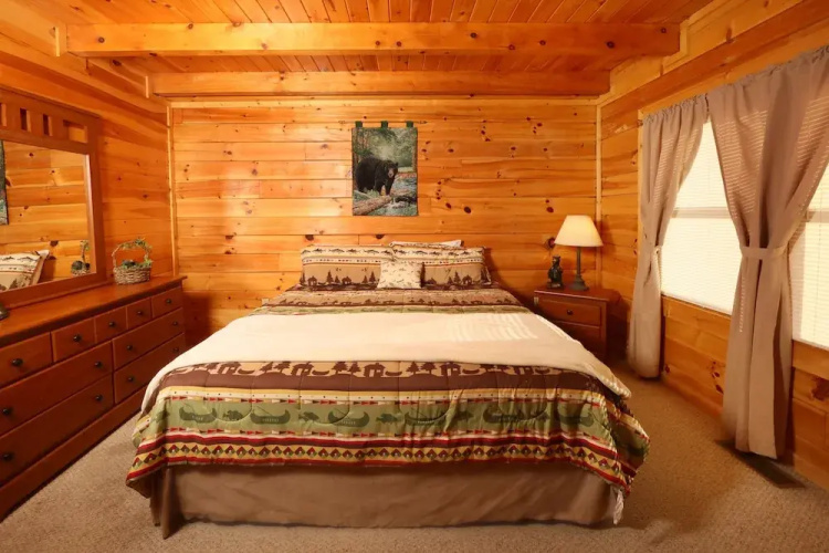Bear Heaven 2 Br cabin by RedAwning