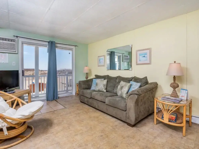 46th St Windjammer 106 1Br Condo