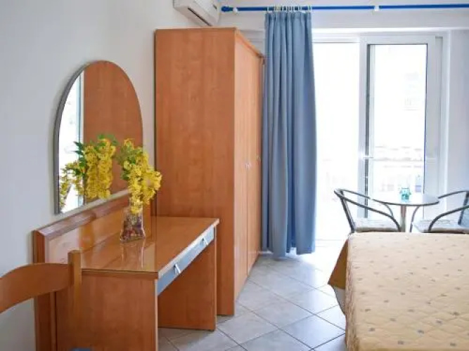 Haraki House