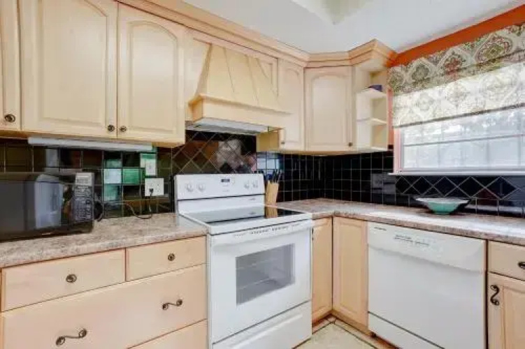907 E Live Oak St Townhouse Unit 1 and 2