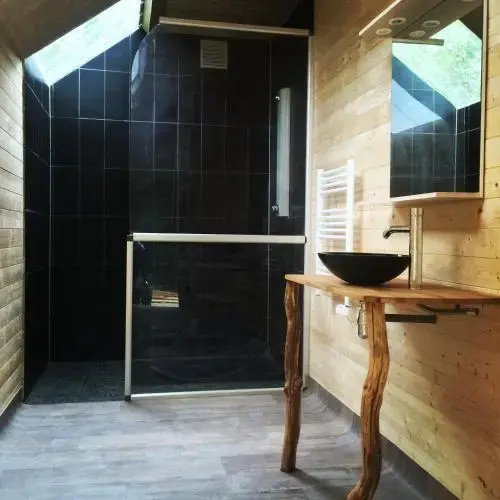 Les Cabanes au Bois d'Orient