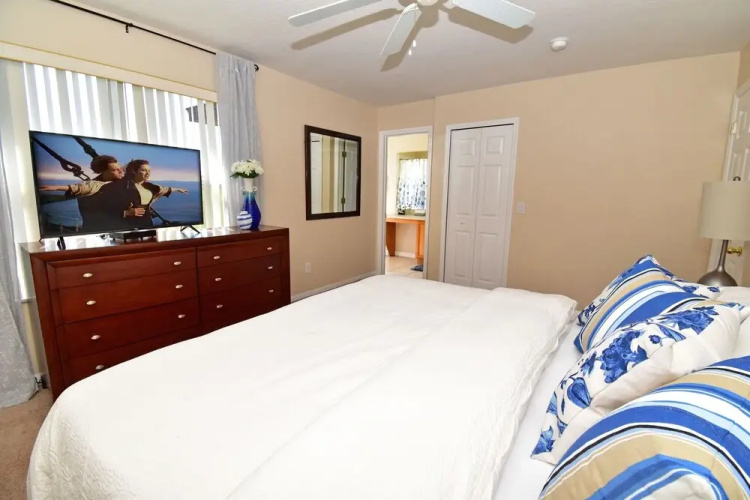 R529 Waterside 4 Br townhouse by RedAwning