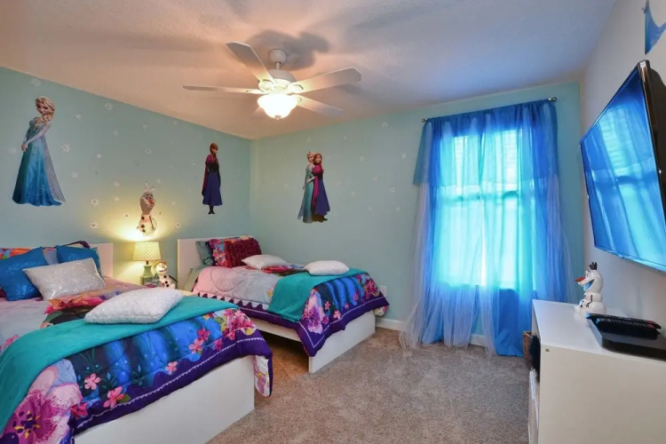 Paradise Palms 8810