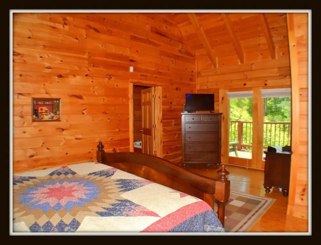 Steele Away 3 Bedroom Cabin by RedAwning