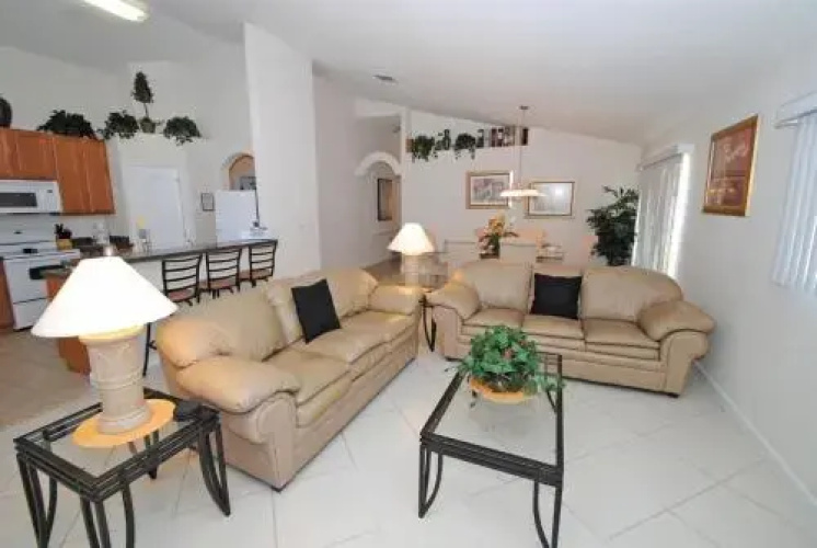 304OBC Hastings Boulevard 4 Br villa by RedAwning