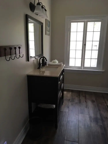 Sunnyside Niagara Cottage