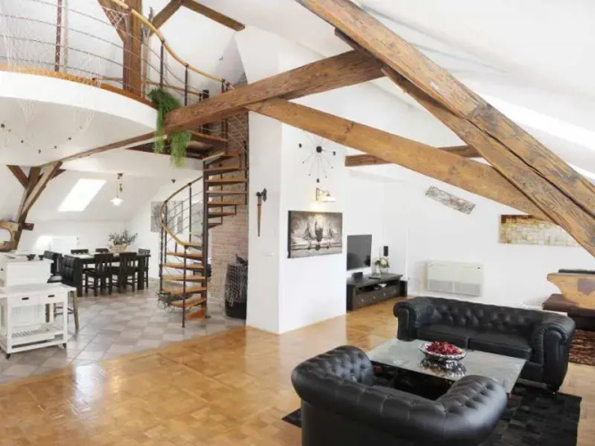 Attic Hastalska