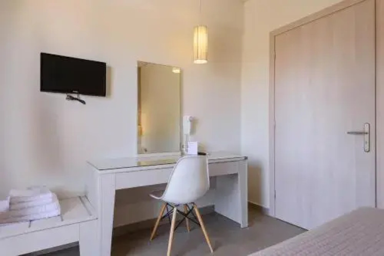 Poseidon Studios & Apartments