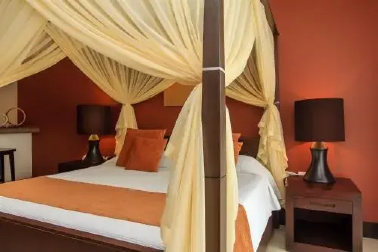 Aldea Thai 1110 Studio by RedAwning