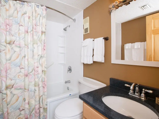 400 Plantation Rd Condo Unit 5208 - 2 Br condo by RedAwning