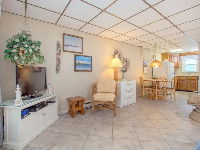 46th St Windjammer 204 1Br Condo