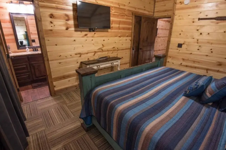 A River Runs Through It Lodge - 4 Br Cabin