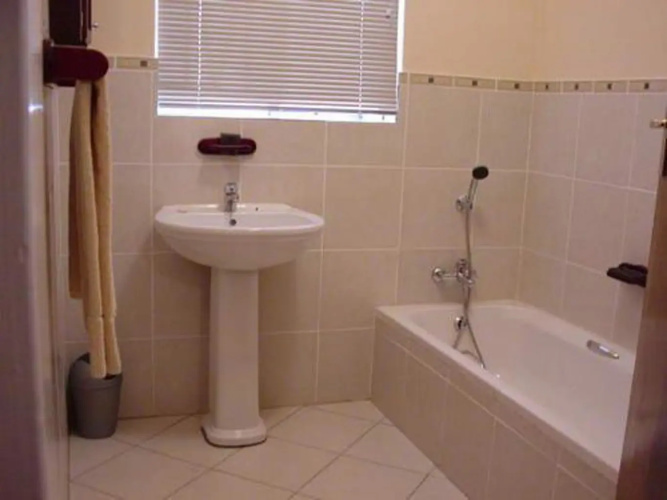 Africlassic Guest House - Harrismith