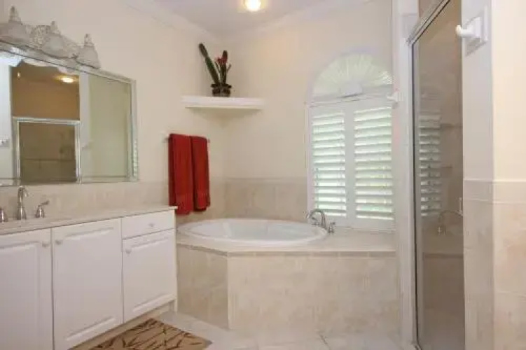 Waterfront Villa Id2621