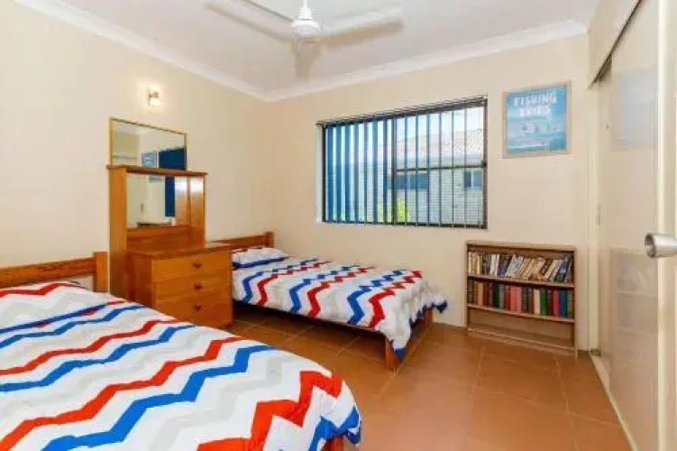 Fantastic Views from this top floor unit!