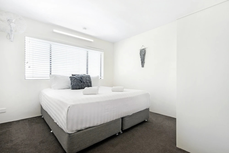 Surfers Paradise Absolute Beachfront Apartment