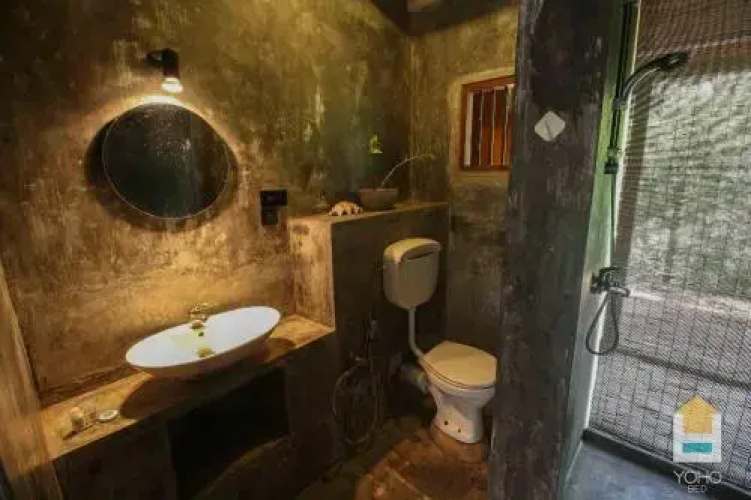 Yoho The Hide Out