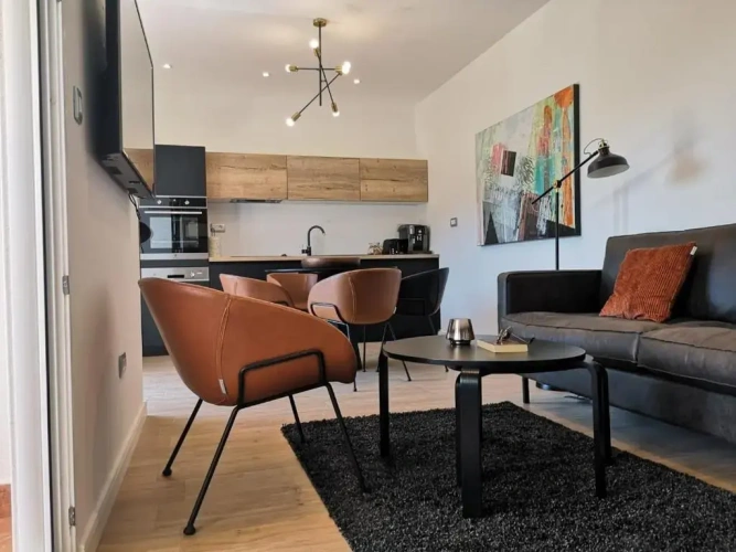 2 Bedrooms Apartment