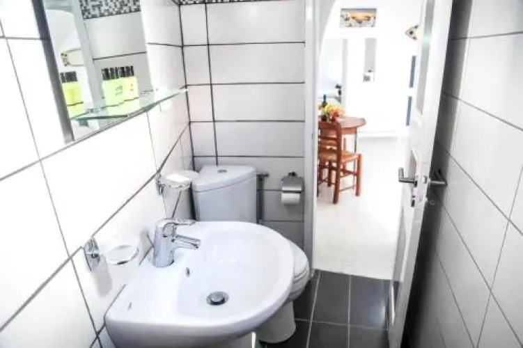 White Side Suites