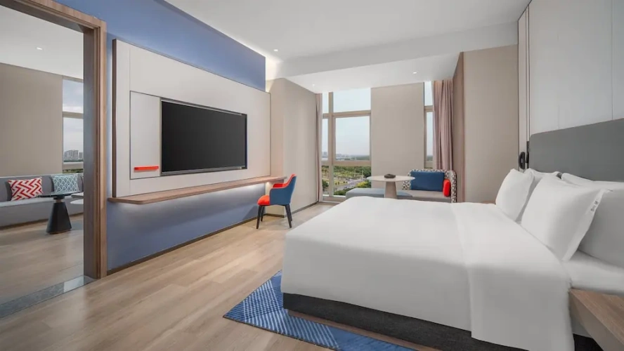 1 Bedroom Suite with lake view