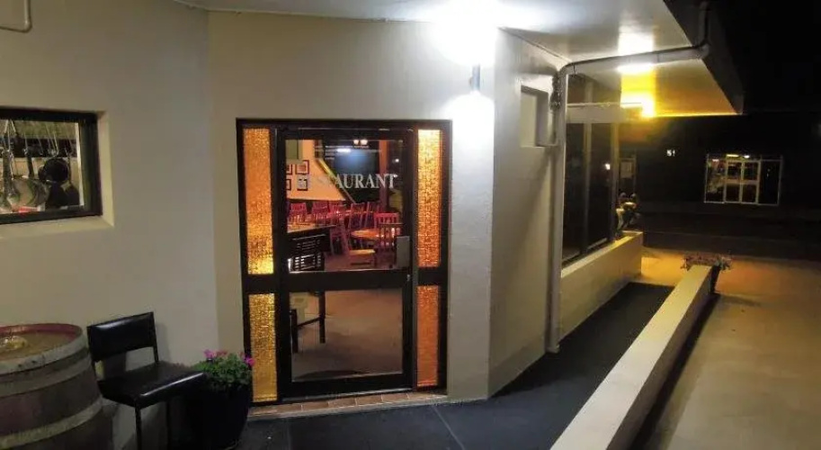 Biloela Centre Motel & Grevillea Steakhouse & Bar