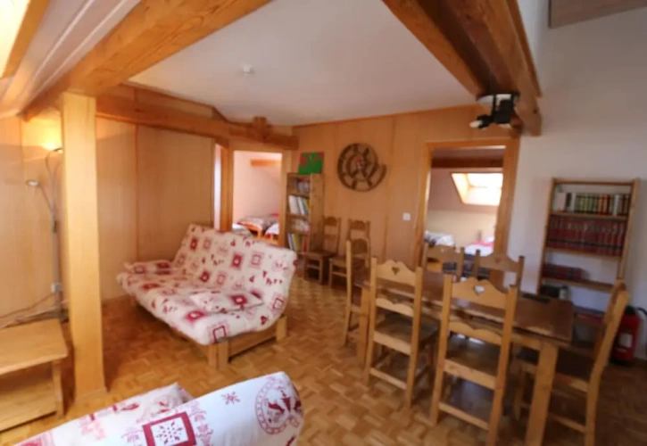 4 Bedrooms Apartment