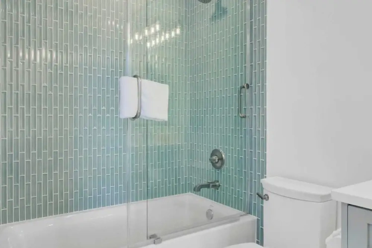 3 Bedrooms Apartment