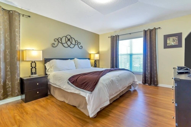 4 Bedrooms Cottage