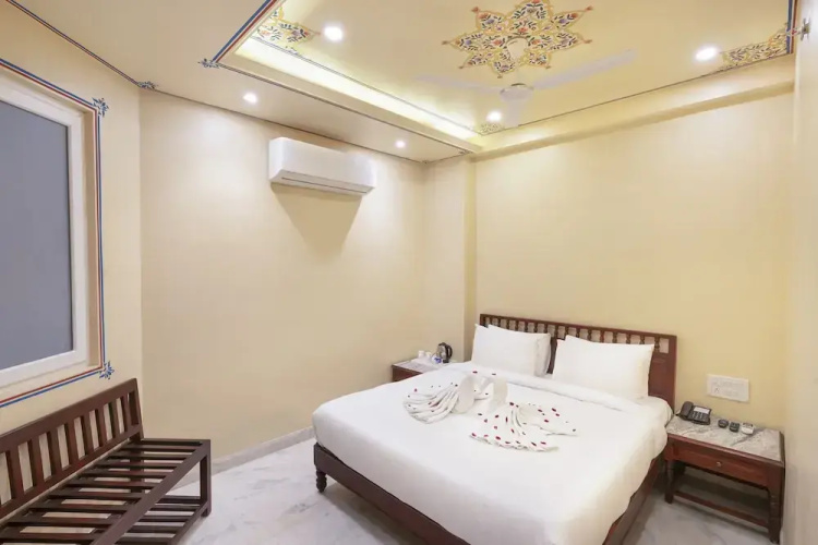 The Bayan Elegance