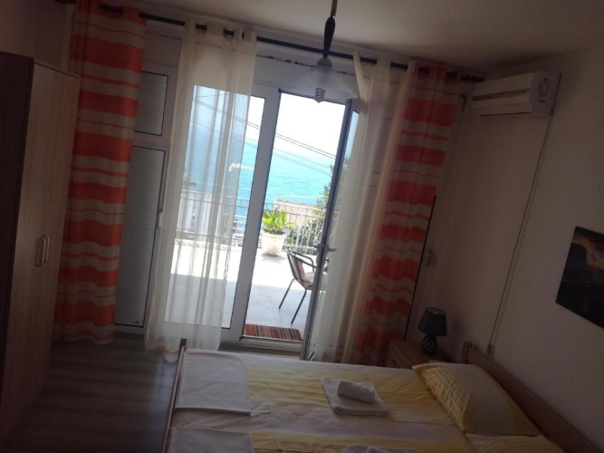 Apartment with balcony and with sea view