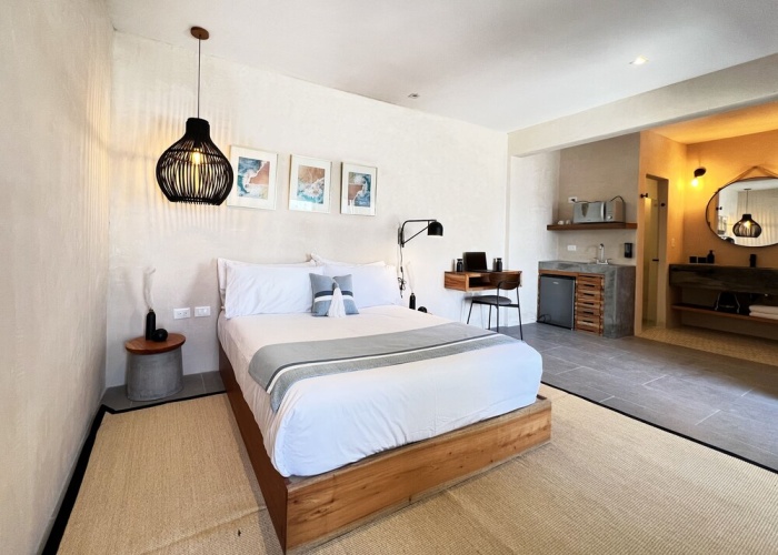 Deluxe Double room with balcony and with courtyard view