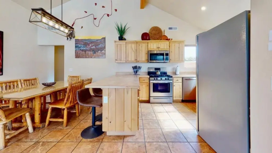 3 Bedrooms Apartment