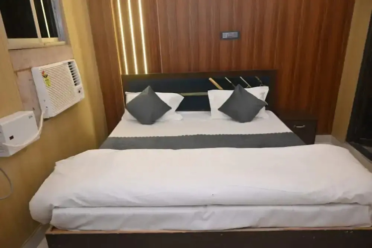 Goroomgo Narayan Niwas Homestay Ayodhya