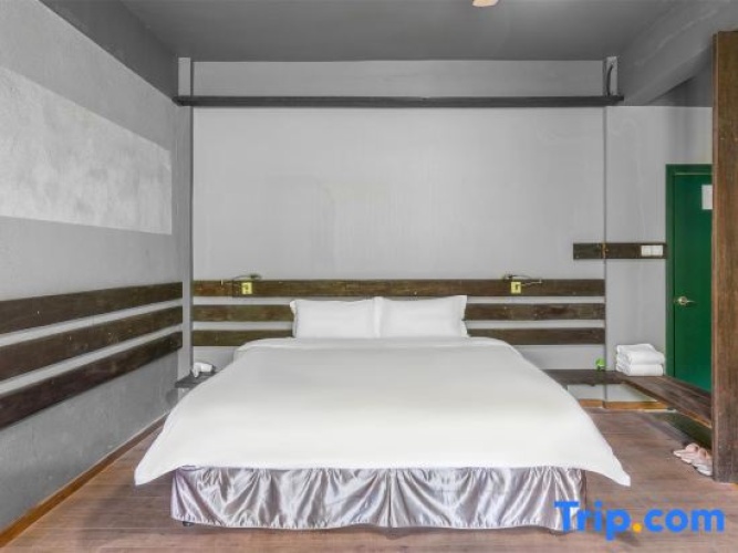 Standard Twin room with river view