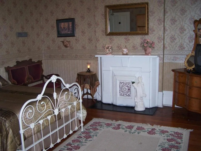 Victorian House Bed & Breakfast