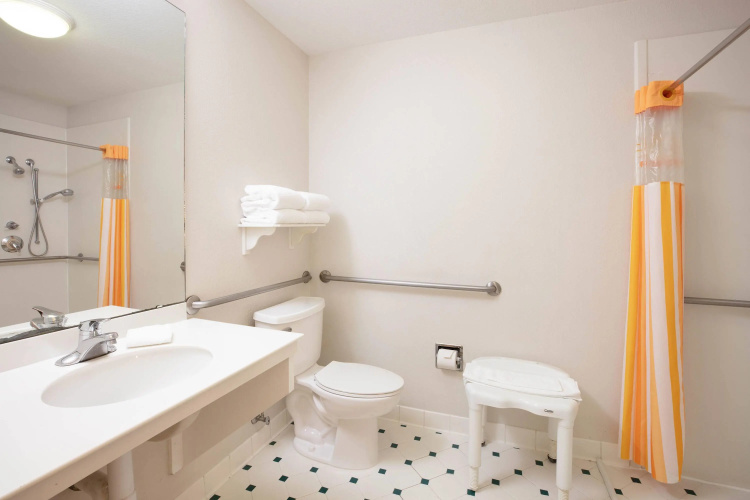 La Quinta Inn & Suites by Wyndham Ocala photo 8